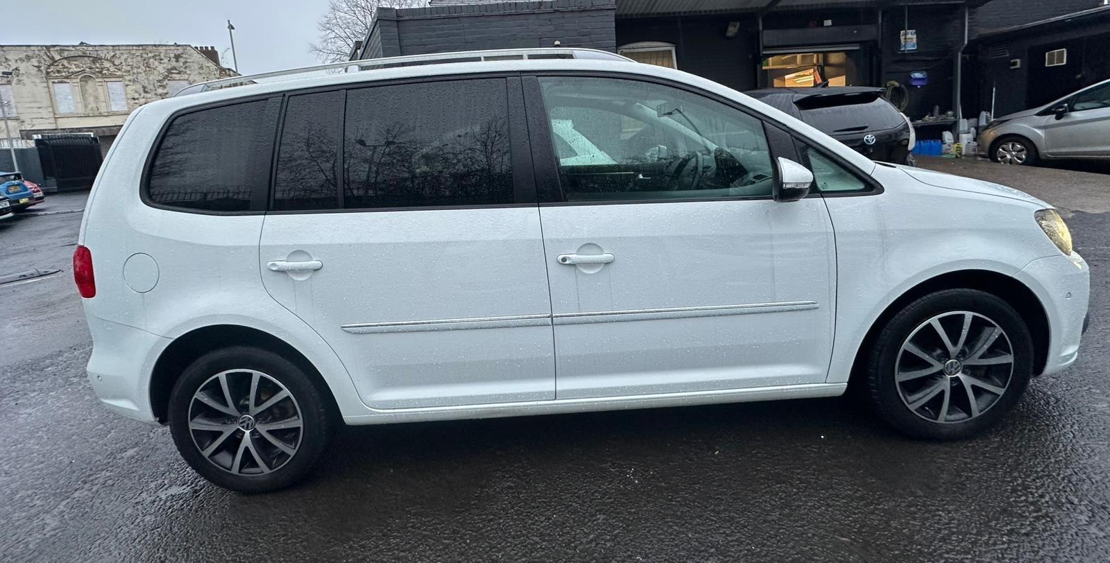 Volkswagen Touran - 1.4 TSI SE DSG Euro 5 5dr - MPV (2010 - 2015) Image